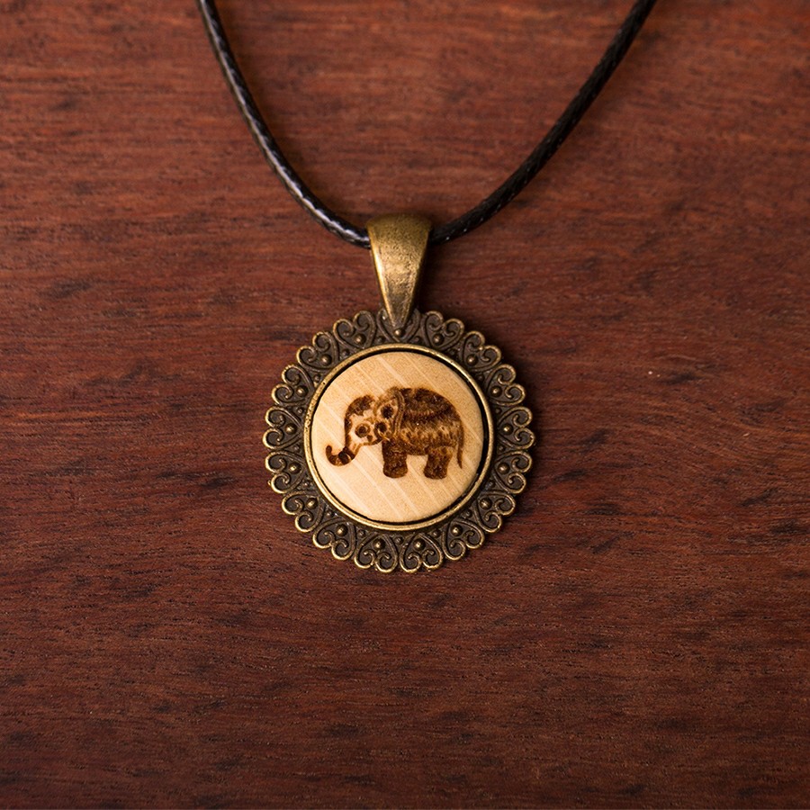 Elefant Kette Holzschmuck aus Naturholz / Anhänger