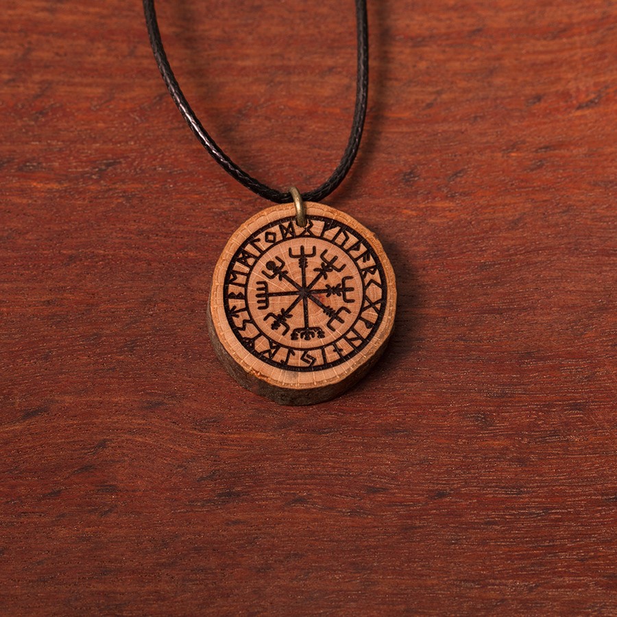 Schutzrune Kette Holzschmuck aus Naturholz / Anhänger