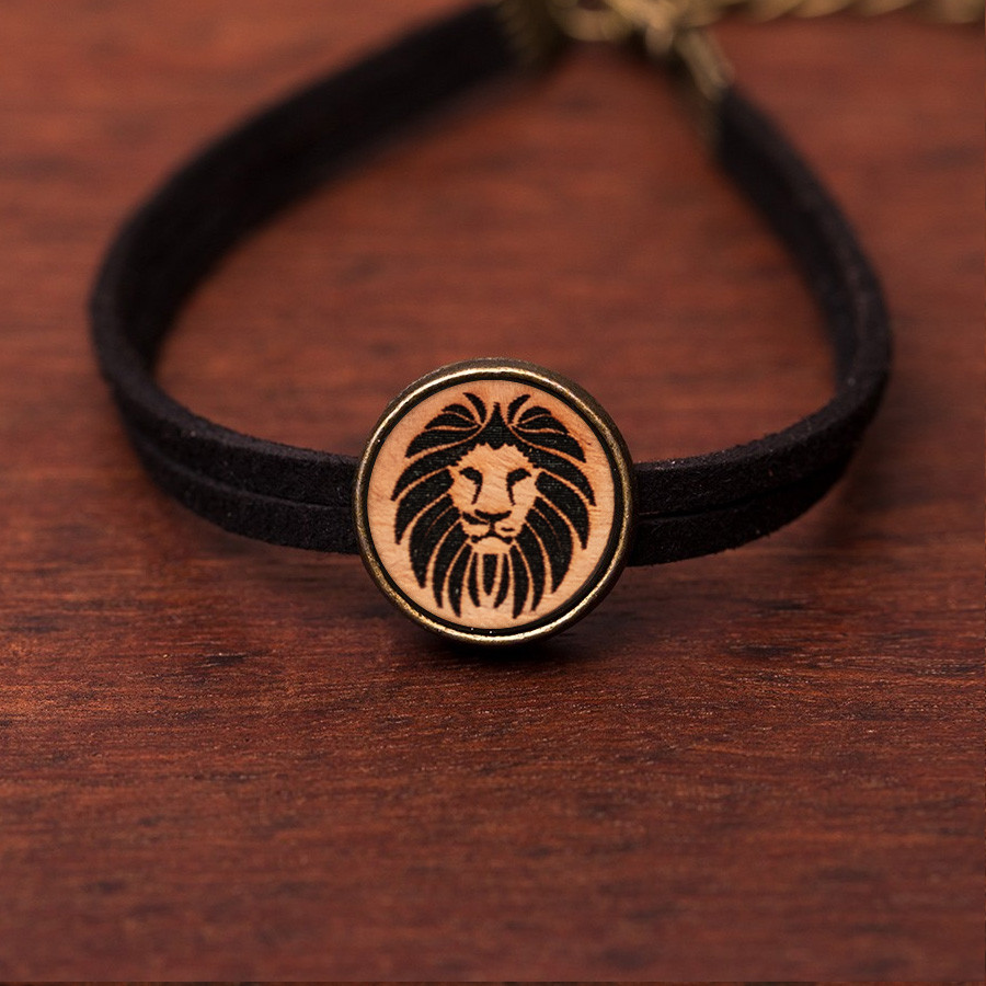 Löwe Armkette Holzschmuck aus Naturholz / Anhänger