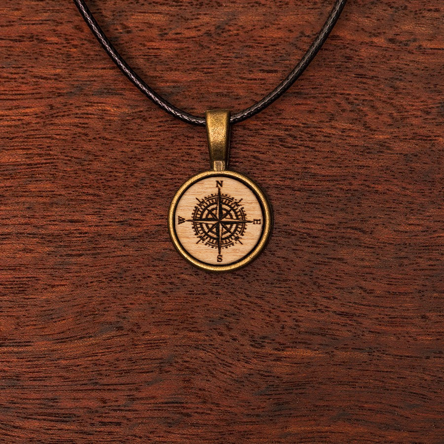 Kompass Kette Holzschmuck aus Naturholz / Anhänger