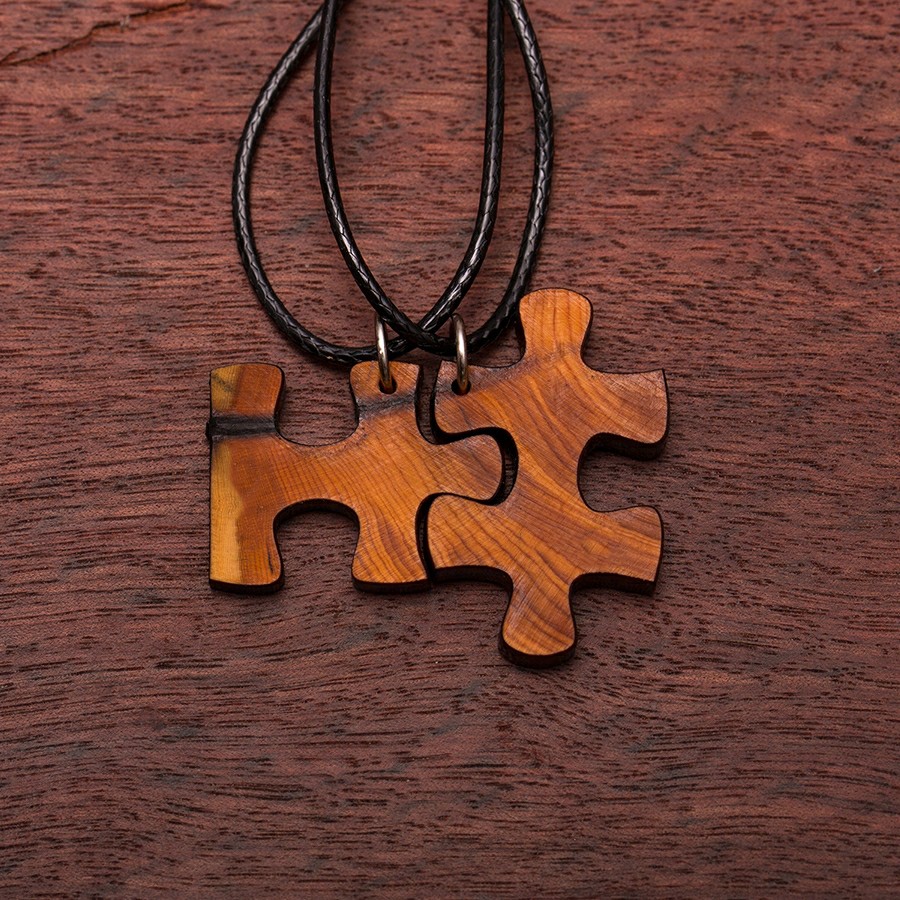 Puzzle Pärchen Eibe Kette Holzschmuck aus Naturholz / Anhänger
