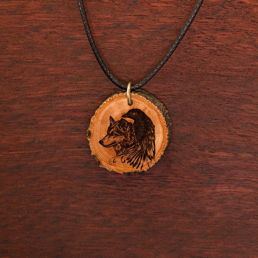Wolf und Rabe Kette Holzschmuck aus Naturholz / Anhänger