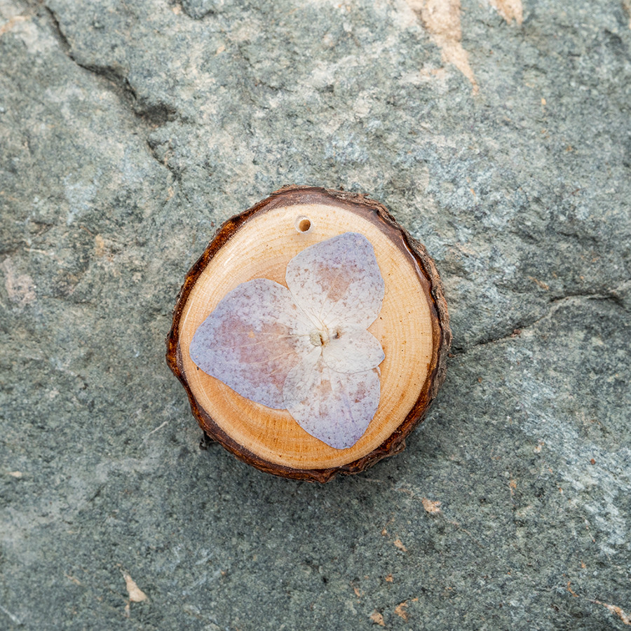 Zirbenblüte 5302 Kette Holzschmuck aus Naturholz / Anhänger