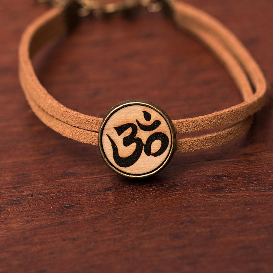 Om Armkette Holzschmuck aus Naturholz / Anhänger